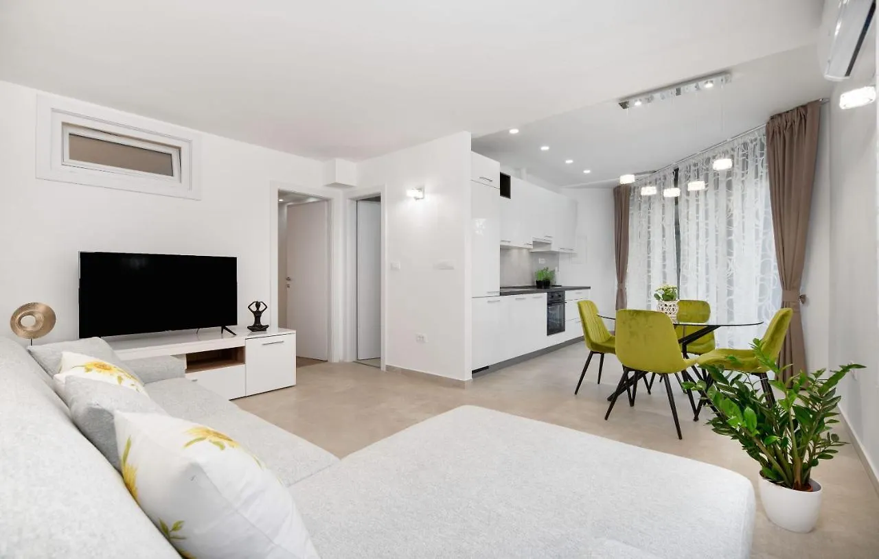 Apartment Amadeo Split 0*,