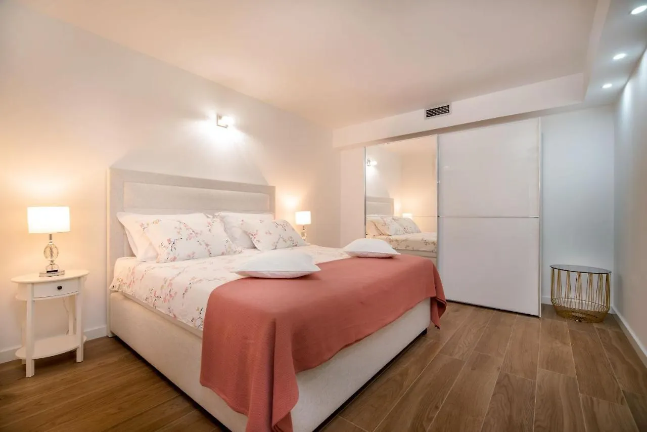 Apartment Amadeo Split 0*,