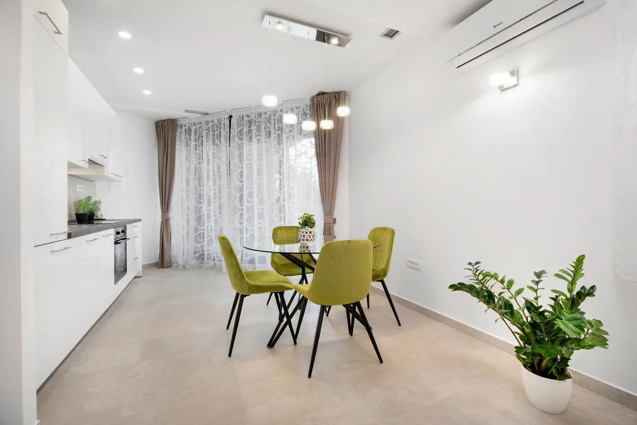 Apartment Amadeo Split 0*,  Croatia